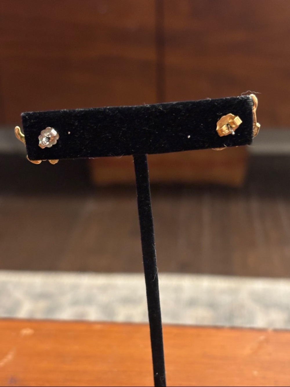 Avon Gold Cat Stud Earrings with Clear Accent - Picture 5 of 5